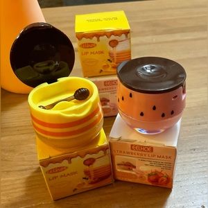 Eelhoe: lip mask strawberry and honey  4 box set with a honey stick applicator.